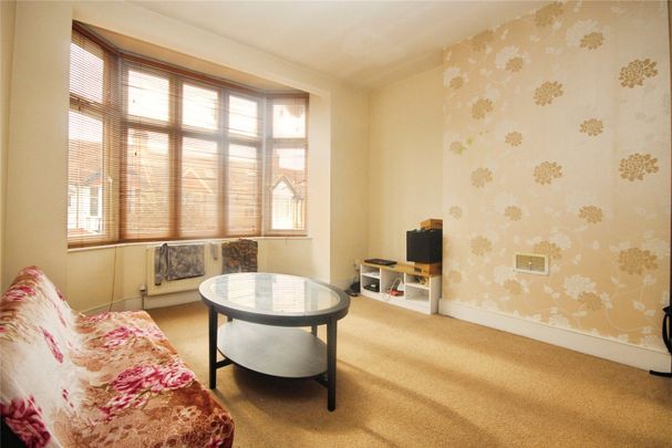 Melrose Avenue, Mitcham, Surrey, CR4 2EG - Photo 1