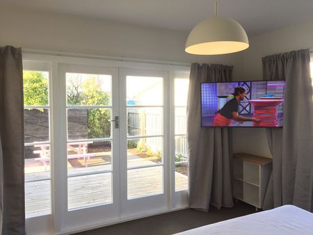 Large family home with a cosy feel - Photo 4