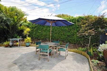 Charming Three Bedroom in Mt Roskill! - Photo 5