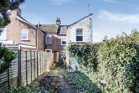 3 bedroom end of terrace house to rent - Photo 4