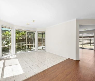 Spacious Family Living in the Heart of Hoppers Crossing - Photo 2