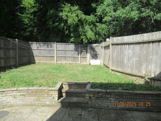 2 bedroom end of terrace house to rent - Photo 1