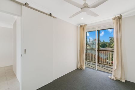 OCEAN AND HARBOUR VIEWS - ELEVATED APARTMENT - PET FRIENDLY UPON APPLICATION - Photo 3