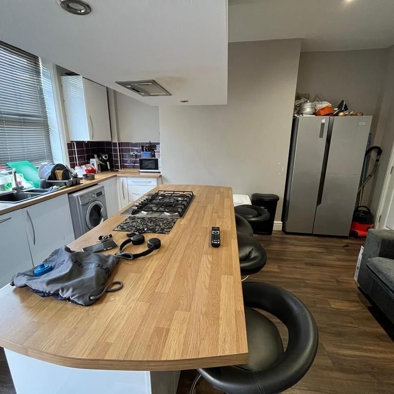 1 bedroom in a house share to rent - Photo 1