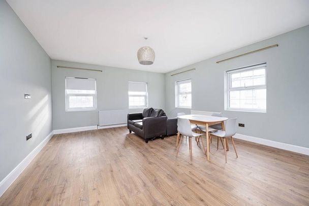 2 bedroom flat to rent - Photo 1