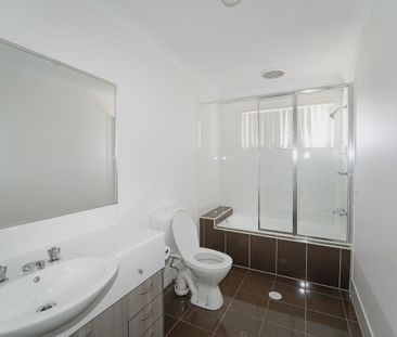 3 BEDROOMS TOWNHOUSE IN DURACK - Photo 6