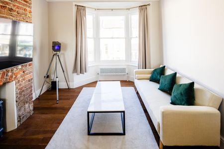 2 Bed Flat, Blatchington Road, BN3 - Photo 3