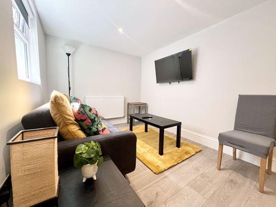 1 bedroom in a house share to rent - Photo 1