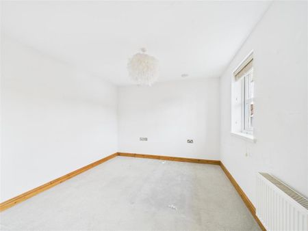 2 bedroom end of terrace house to rent - Photo 2