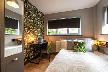 4 bedroom semi-detached house to rent - Photo 4