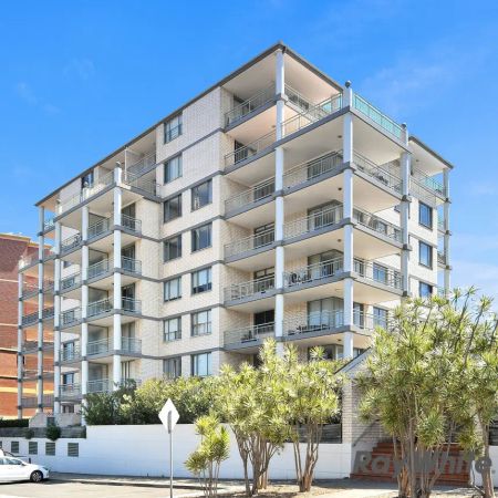 Spacious and Convenient - Luxury Living - Photo 4