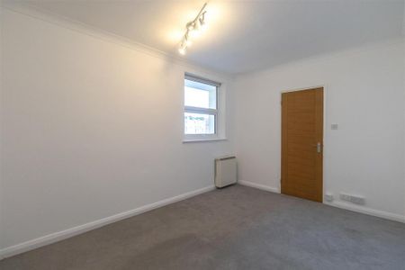 3 bedroom apartment to rent - Photo 2