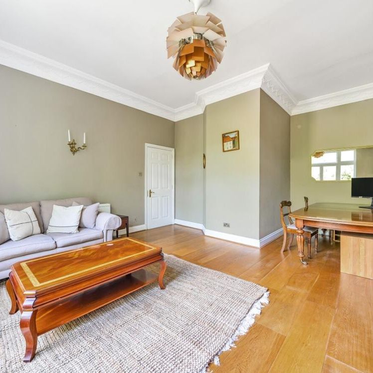 Belsize Park, London NW3 - Photo 1