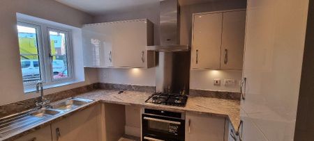 2 bedroom semi-detached house to rent - Photo 5