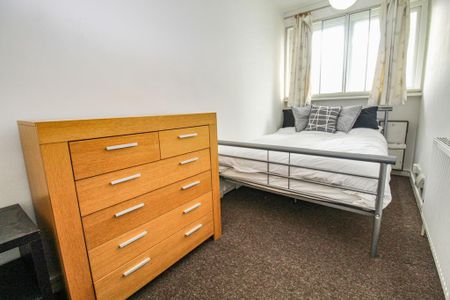 3 bedroom apartment to rent - Photo 4