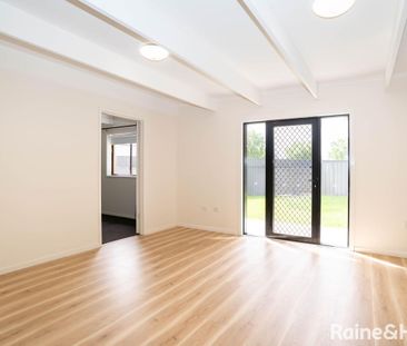 SPACIOUS & UPDATED FAMILY HOME IN PRIME CENTRAL LOCATION - Photo 3