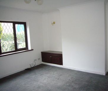 3 bedroom end of terrace house to rent - Photo 3
