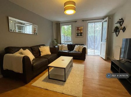 3 bedroom maisonette to rent - Photo 2