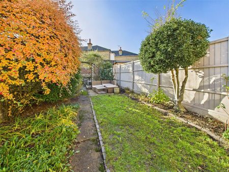 2 bedroom semi-detached house to rent - Photo 2