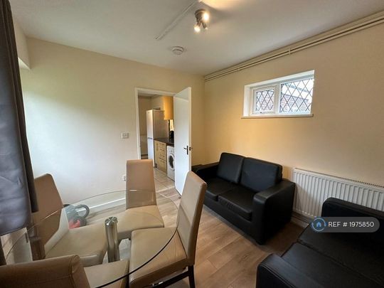 4 bedroom semi-detached house to rent - Photo 1