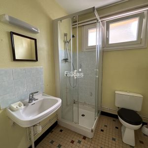 Location Appartement 2 pièces 31m² CONDE SUR VIRE 50890 - Photo 2