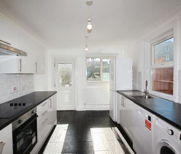 3 bedroom terraced house to rent - Photo 3