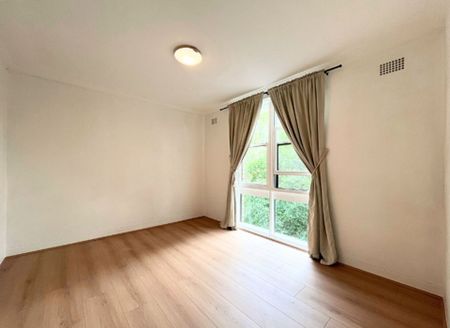 Light & Spacious Apartment in Convenient Location ** Available Now ** - Photo 2