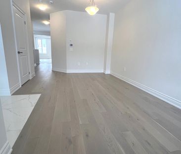 For Lease - 105 Kenneth Rogers Crescent, East Gwillimbury, Ontario - Photo 4
