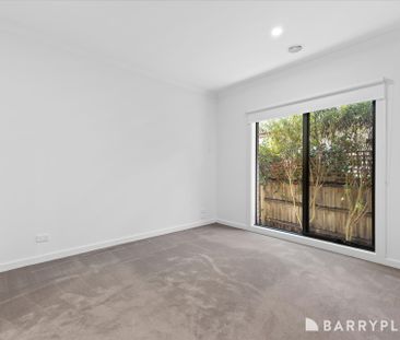 Modern Three Bedroom - Gardening Included - Photo 2