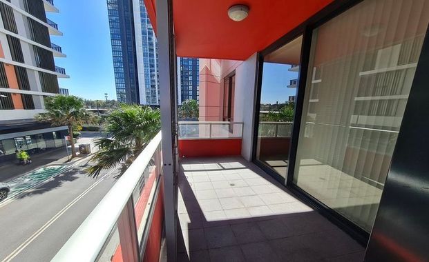 Stunning One Bedroom Apartment in Wolli Creek - Photo 1