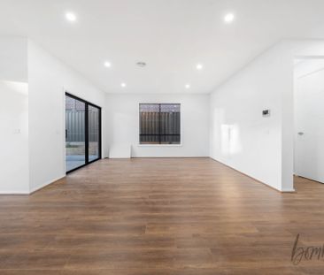Stunning 5-Bedroom Double-Storey Family Home in Kalkallo! - Photo 3