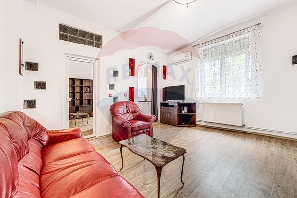 Casă cu 3 camere de inchiriat, zona Centrala - Fotografie 1