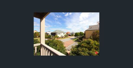 BEAUTIFULLY DESIGNED FAMILY HOME - Photo 5