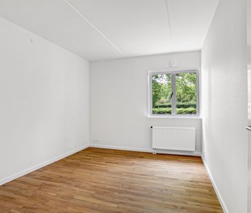 Stor og rumlig 4-værelses lejlighed ved Furesø med privat altan. De... - Foto 3