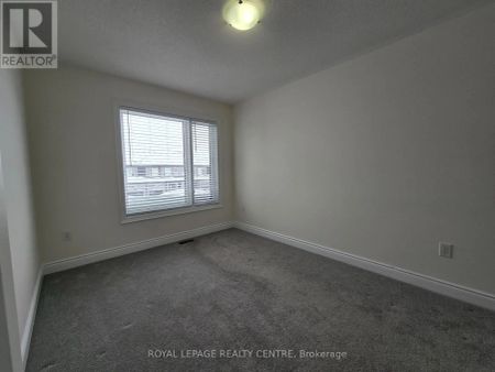 12 LISA STREET - Photo 5