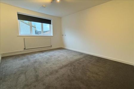 Community Road, Greenford - Photo 2