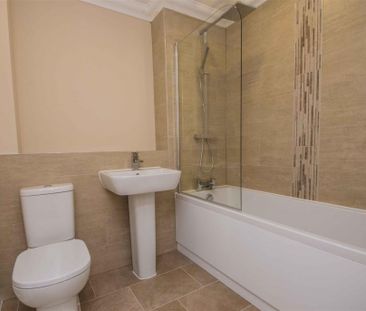 2 bed Apartment To Let - Photo 6