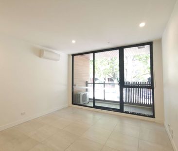 Charming One-Bedroom Apartment in Carlton – Prime Location, Unbeata... - Photo 1