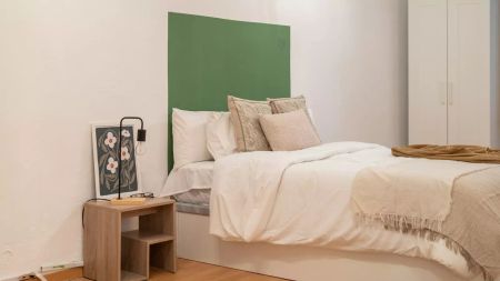 Room in a shared 4-bedroom apartment for rent in el Gòtic - Photo 5