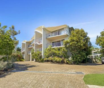 Fully Furnished Modern Luxe Top Floor Apartment with Ocean Views - Photo 6