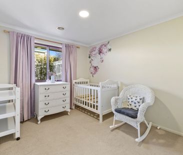 Stunning four bedroom home in Prime location! - Photo 2