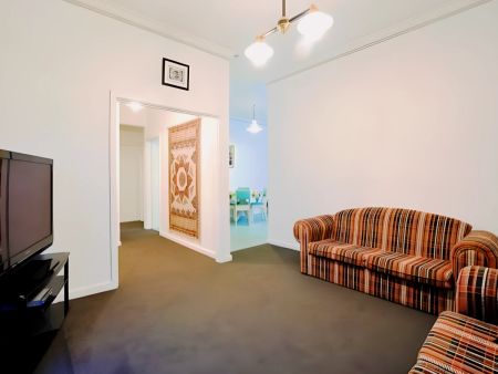 2 Bed, 1 Bath - Photo 2