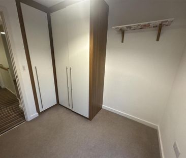3 bedroom end of terrace house to rent - Photo 4