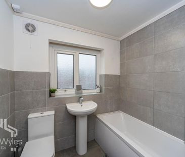 3 bedroom end of terrace house to rent - Photo 3