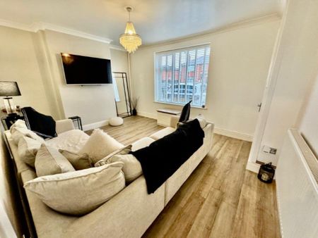 3 Bedroom Town House - Photo 3