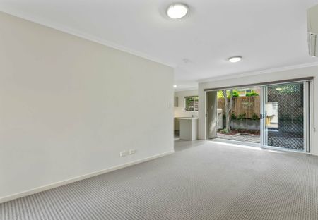 3 BEDROOM TOWNHOUSE ON ELLIOTT STREET! - Photo 3