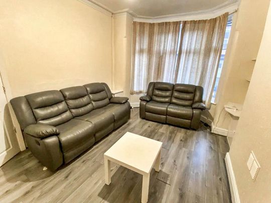 4 bedroom terraced house to rent - Photo 1