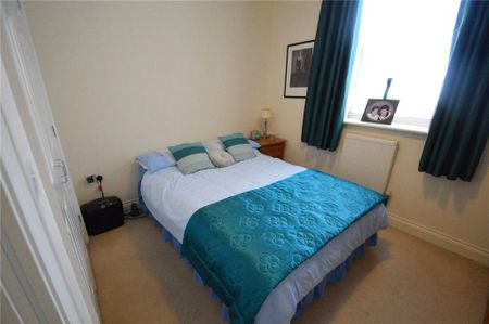 3 bedroom apartment to rent - Photo 4