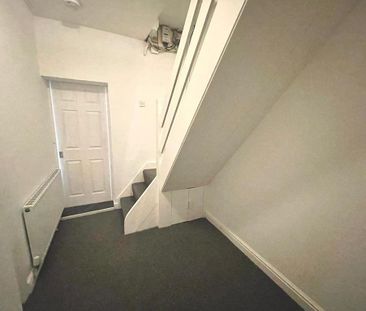 2 bedroom end of terrace house to rent - Photo 3