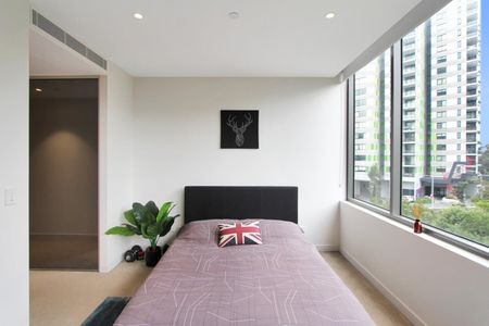 Fully Furnished one bedroom plus study - Photo 4